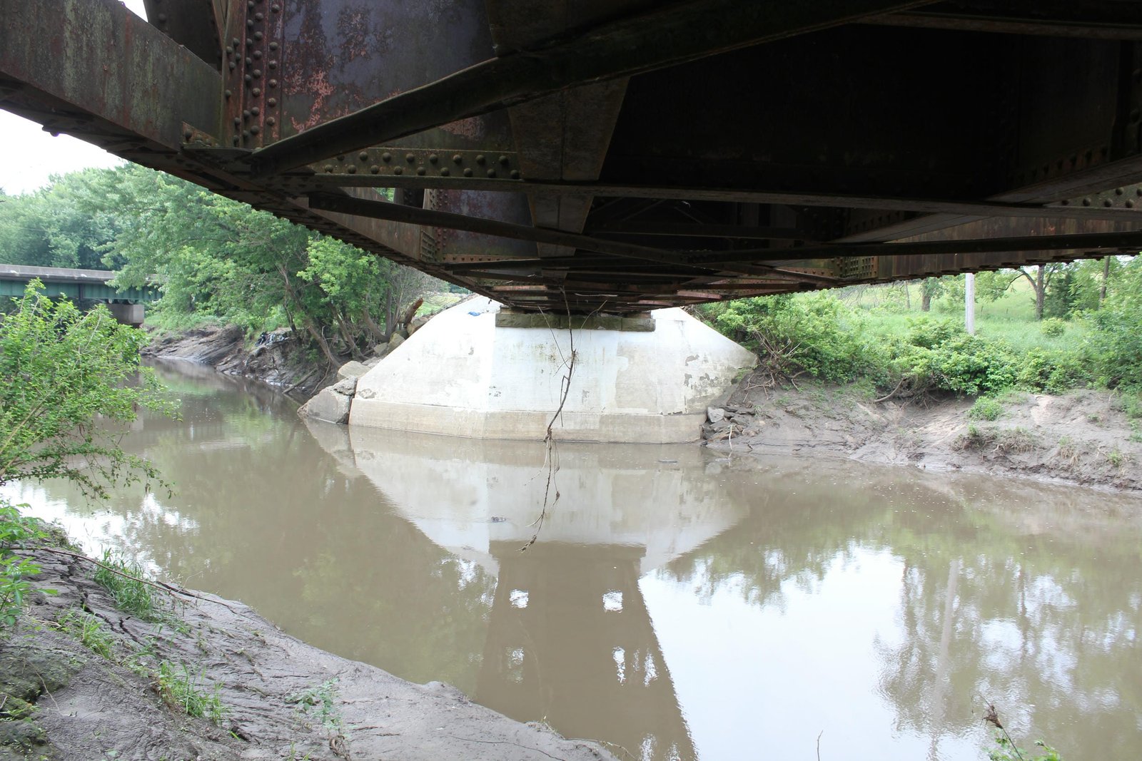 Under truss
